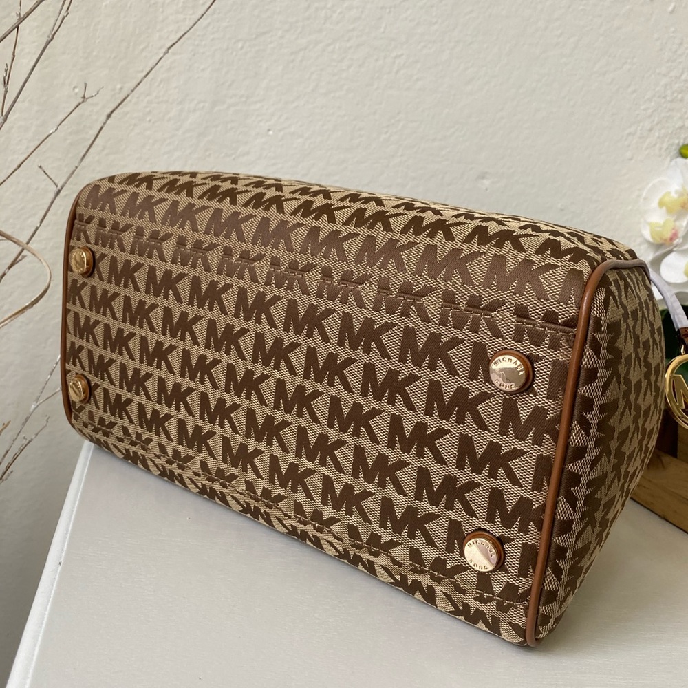 Michael Kors Bedford Large Duffle Satchel - Picture 5 of 9